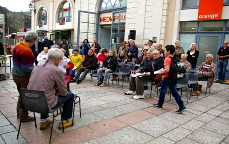 Des pauvres se mettent en scène pour lutter contre les idées reçues ((p.32)