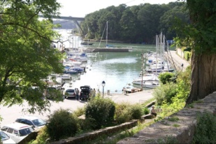 Le Bono, dans l'échancrure du Sal, promenade avec Michel Demion. Le Bono, dans l'échancrure du Sal, promenade avec Michel Demion.