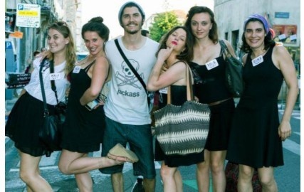 Glamours, déjantées et professionnelles : les "improvocantes" improvisent en Avignon. Glamours, déjantées et professionnelles : les "improvocantes" improvisent en Avignon.