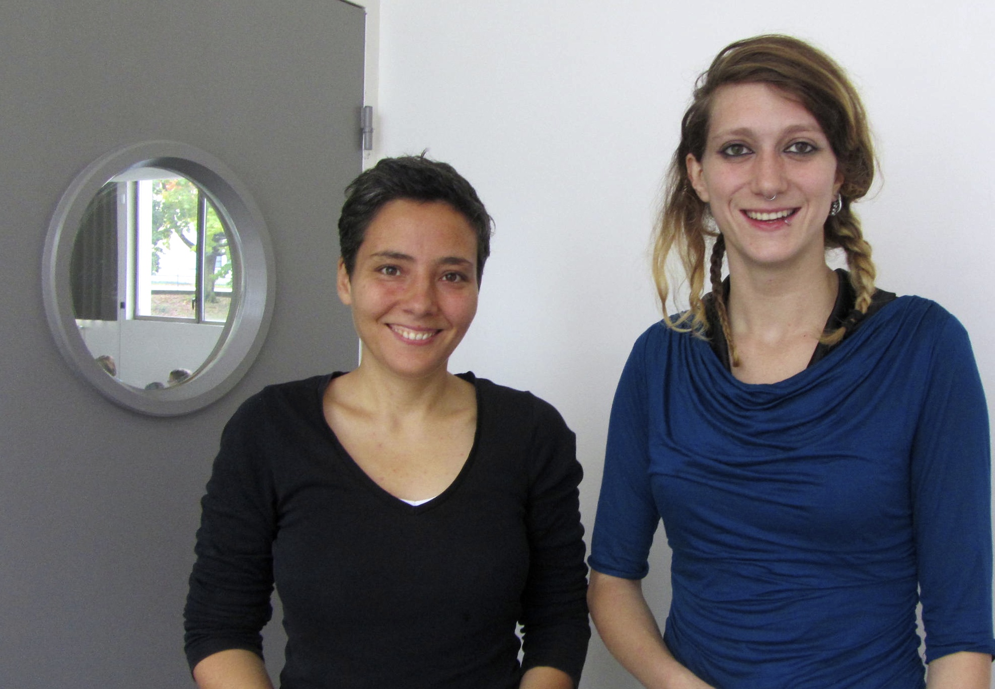 Isabelle (à g.) et l'intervenante Niet, au début d'un stage pour ados. Isabelle (à g.) et l'intervenante Niet, au début d'un stage pour ados.