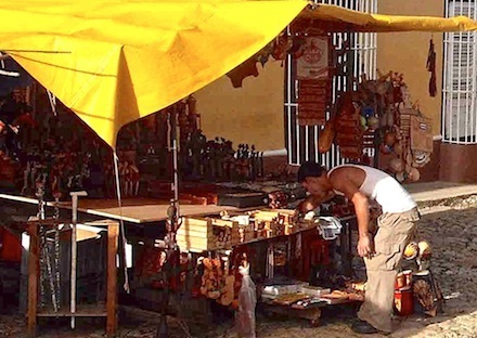 Au Candonga, la lutte quotidienne des marchands