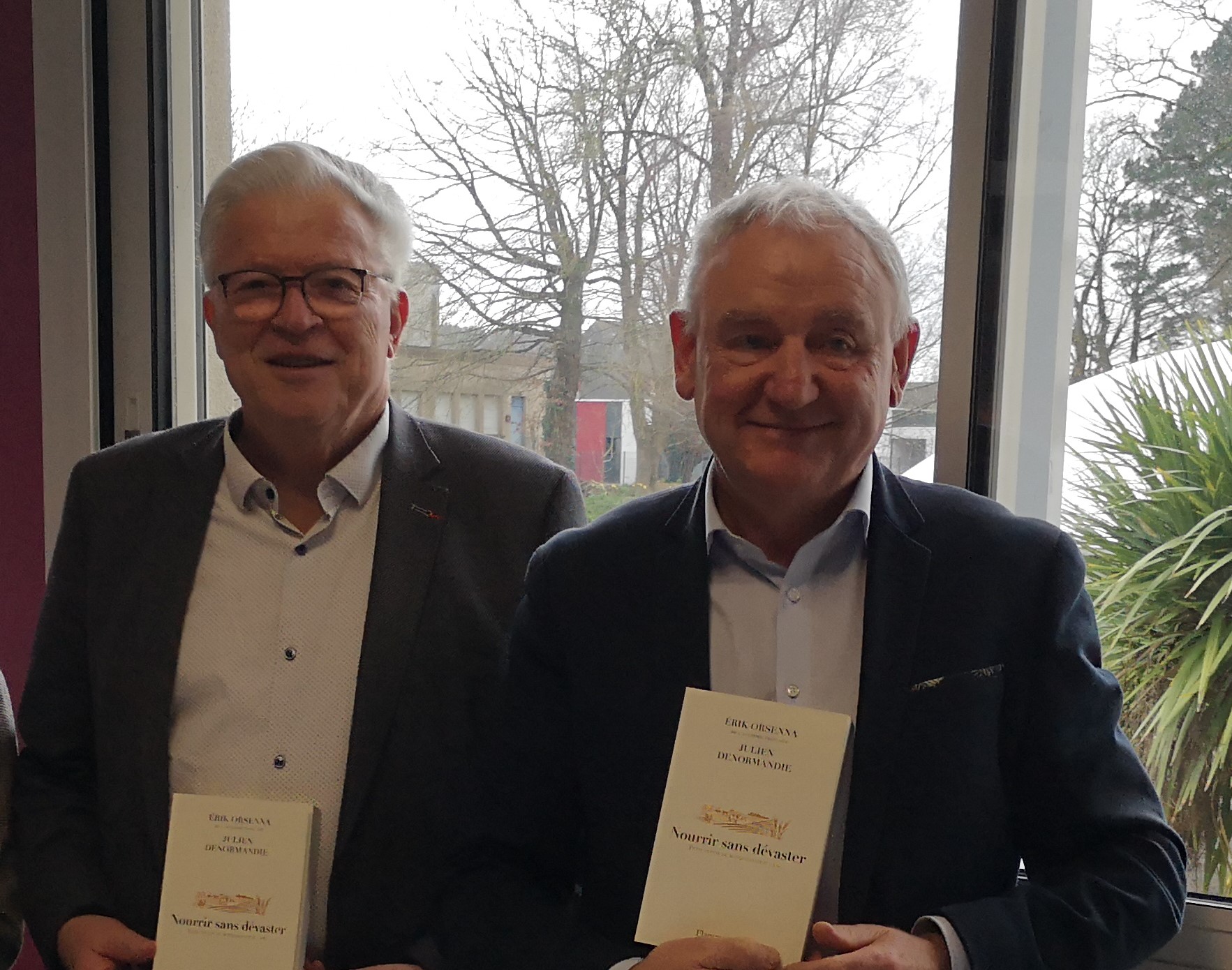 Jean Salmon, ancien président du Cneap national et président de la Fédération familiale nationale pour l'enseignement agricole privé jusqu’en 2024, Paul Duclos, président du Cneap Bretagne de 2018 à 2024. Tous deux passent le relais. Une conviction : « l'humanité se construit sur la tolérance, l'écoute, l’accueil… Elle ne peut vivre qu'à ces conditions. » (Locminé, le 15 février 2024) T. Ruellan Jean Salmon, ancien président du Cneap national et président de la Fédération familiale nationale pour l'enseignement agricole privé jusqu’en 2024, Paul Duclos, président du Cneap Bretagne de 2018 à 2024. Tous deux passent le relais. Une conviction : « l'humanité se construit sur la tolérance, l'écoute, l’accueil… Elle ne peut vivre qu'à ces conditions. » (Locminé, le 15 février 2024) T. Ruellan