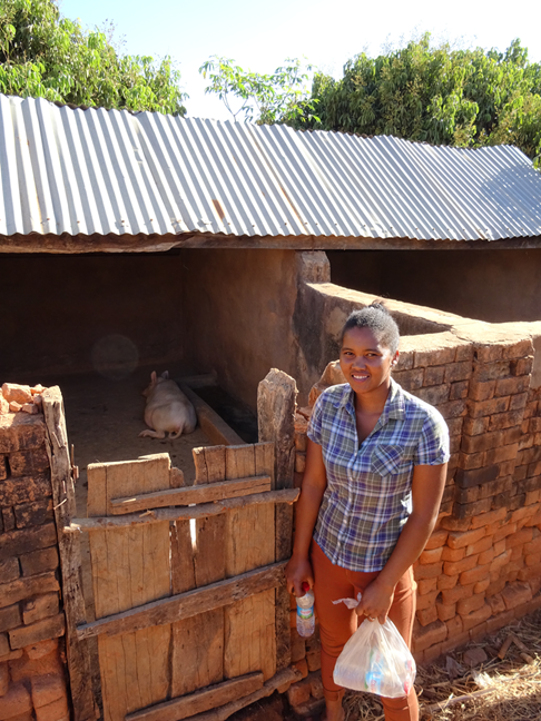 Mme Fenitra, jeune agricultrice installée avec l'Apdip de Madagascar avec l'appui de l'Afdi Bretagne (photo AFDI Bretagne).