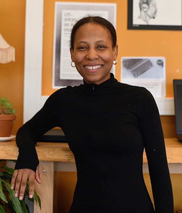 Aïda Abdullahi, conseillère numérique et travailleuse sociale Aïda Abdullahi, conseillère numérique et travailleuse sociale