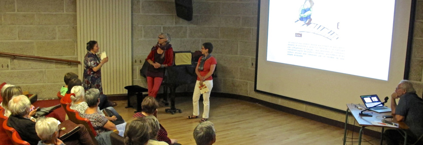 Marie-Anne, Claire et Marie-Annick présentant "Deux petites notes". Manquent Odile, Nicole, Magali... Marie-Anne, Claire et Marie-Annick présentant "Deux petites notes". Manquent Odile, Nicole, Magali...