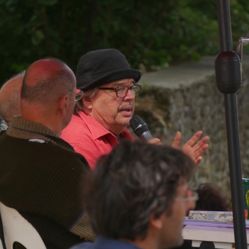 Bernard Lubat : "amusicien, jazzconcubin, patati-patatphysicien, mal-polyinstrumentiste, ininterprête, désarangeur, scatrap'conteur, psychomédien..." comme il se définit lui même et j'en passe... Bernard Lubat : "amusicien, jazzconcubin, patati-patatphysicien, mal-polyinstrumentiste, ininterprête, désarangeur, scatrap'conteur, psychomédien..." comme il se définit lui même et j'en passe...