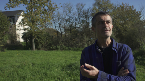 L'artiste de Thourie, son jardin et sa grange théâtre