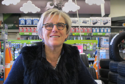 La patronne du garage a un moteur : la confiance La patronne du garage a un moteur : la confiance