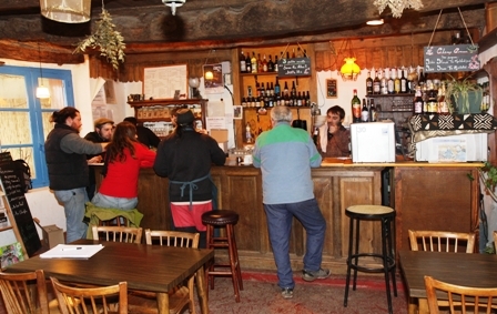 Le bar est aussi un lieu pour des spectacles certains soirs.