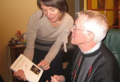 Thérèse Bardaine : la remise de l'ouvrage, un moment d'émotion.