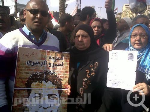 La famille d'Al-Beheiry manifestant pour faire libérer Amr (photo Heba Afify)