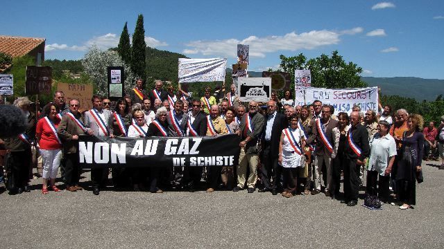 Pour voir le vidéo reportage cliquez sur la photo Pour voir le vidéo reportage cliquez sur la photo