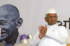 La victoire d'Anna Hazare, le « nouveau Gandhi »