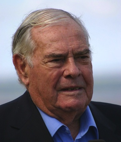 Retrouvez le combat de Julien Lauprêtre, le président du Secours Populaire Retrouvez le combat de Julien Lauprêtre, le président du Secours Populaire
