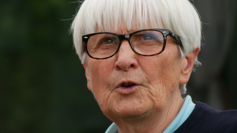 Aucun oiseau ou insecte n'échappe au vif regard d'Evelyne Aucun oiseau ou insecte n'échappe au vif regard d'Evelyne