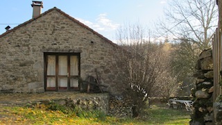 Au cœur de la Lozère, gîte un théâtre ensorceleur : l'Arentelle