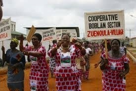 Les anciennes de New Man, leur chemise citoyenne et leur emploi à recoudre chaque jour Les anciennes de New Man, leur chemise citoyenne et leur emploi à recoudre chaque jour