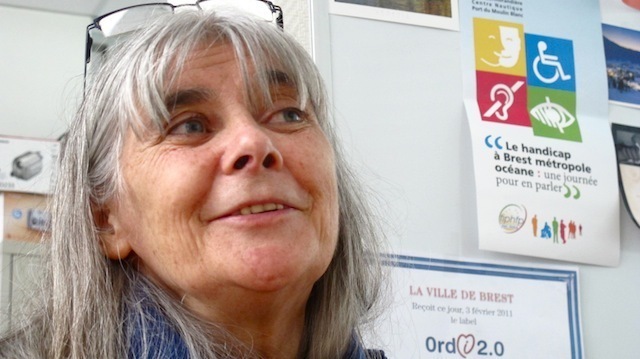 Avec Monique, les élèves décrocheurs forment les vieux à Internet Avec Monique, les élèves décrocheurs forment les vieux à Internet