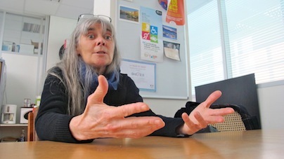 Avec Monique, les élèves décrocheurs forment les vieux à Internet Avec Monique, les élèves décrocheurs forment les vieux à Internet
