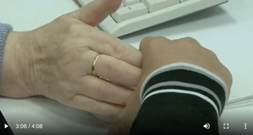 Avec Monique, les élèves décrocheurs forment les vieux à Internet Avec Monique, les élèves décrocheurs forment les vieux à Internet