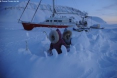 À bord de Vagabond, les rêves des enfants glissent sur la glace. À bord de Vagabond, les rêves des enfants glissent sur la glace.