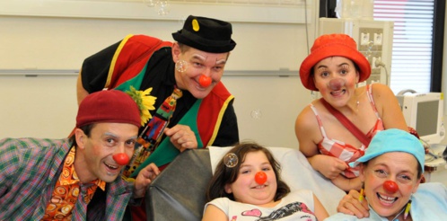 Les « docteurs-clowns » accompagnent les enfants à l’hôpital