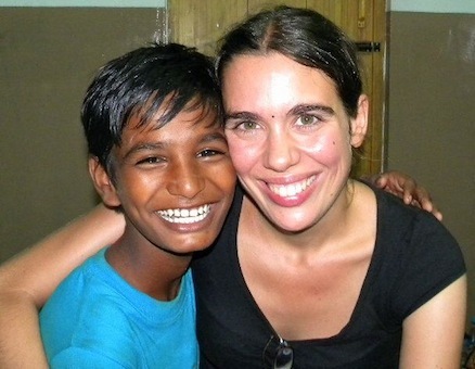 Une jeune française en Inde, avec les enfants des rues Une jeune française en Inde, avec les enfants des rues