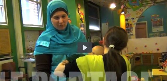 Des puéricultrices et mamans aveugles croisent leurs regards Des puéricultrices et mamans aveugles croisent leurs regards