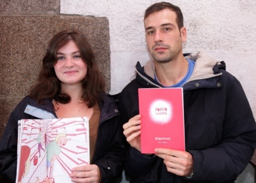 Clémence et Maxine présentent leur "objet/désir" Clémence et Maxine présentent leur "objet/désir"