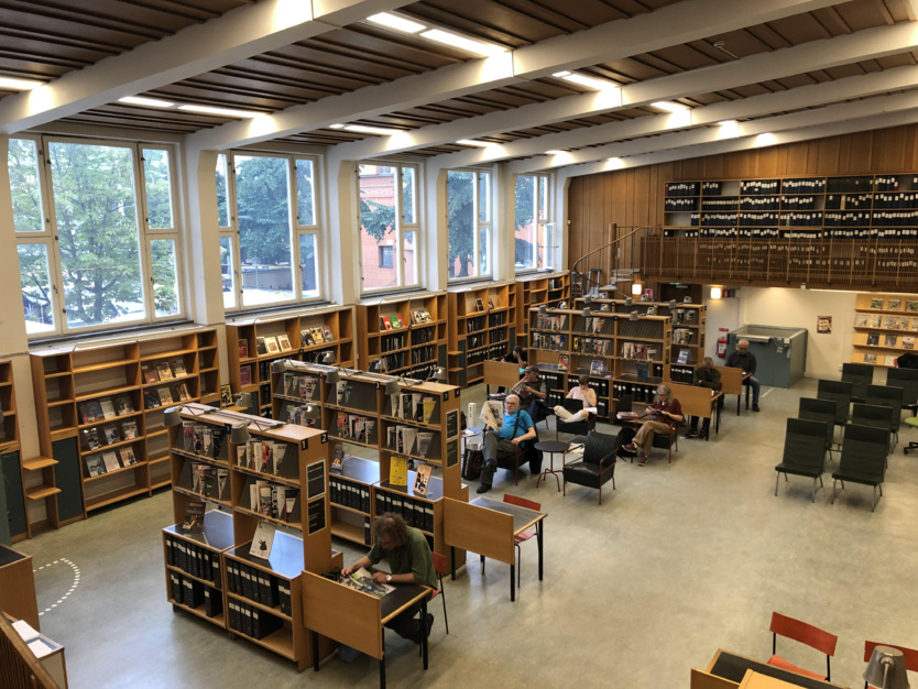 La Bibliothèque internationale était aussi un lieu incontournable pour consulter la presse locale, suédoise et internationale. La Bibliothèque internationale était aussi un lieu incontournable pour consulter la presse locale, suédoise et internationale.