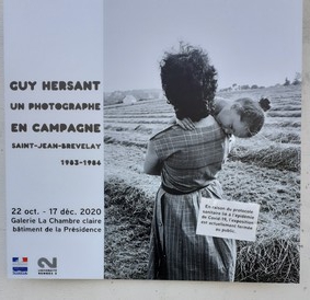 Affiche de l'exposition à l'entrée du bâtiment de la présidence de l'Univerité Rennes2