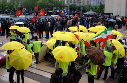 Chez les mannifestants du Trocadéro, des rêves de retour Chez les mannifestants du Trocadéro, des rêves de retour