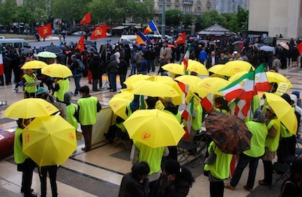 Chez les mannifestants du Trocadéro, des rêves de retour