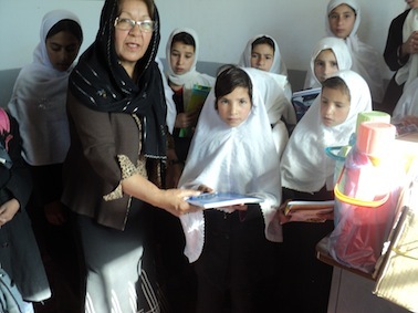 Nasrine Nabiyar a fait de son exil un levier de lutte pour les jeunes Afghanes Nasrine Nabiyar a fait de son exil un levier de lutte pour les jeunes Afghanes