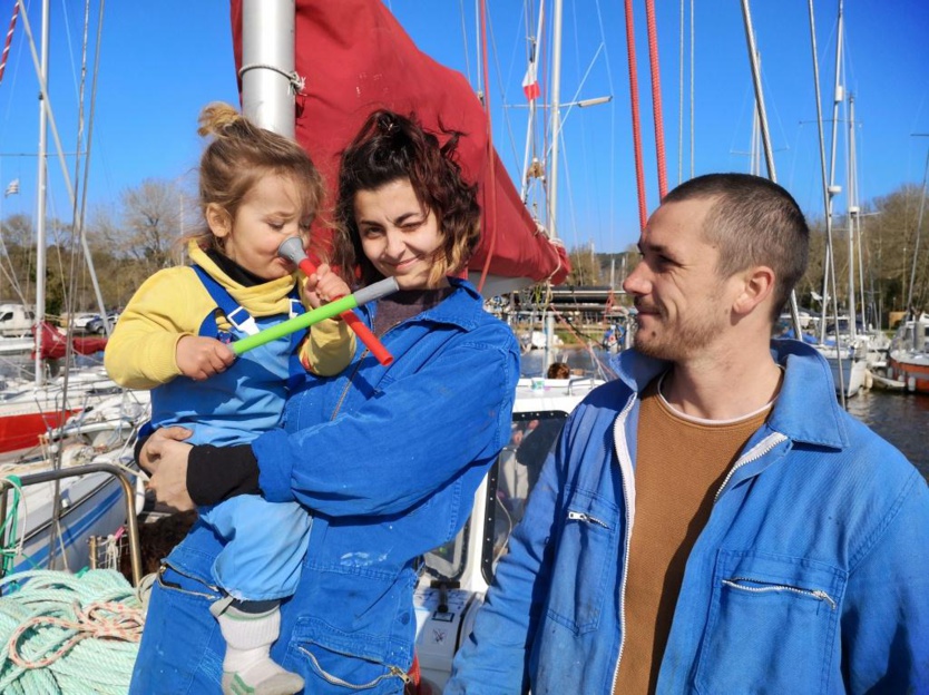 De chapiteau en bateau, pour les deux artistes de cirque, vogue la rencontre