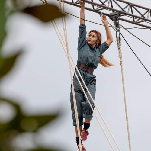De chapiteau en bateau, pour les deux artistes de cirque, vogue la rencontre De chapiteau en bateau, pour les deux artistes de cirque, vogue la rencontre