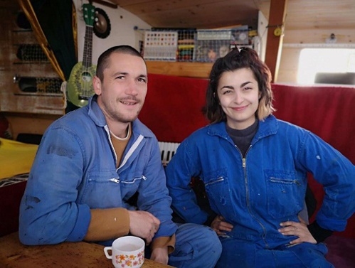 De chapiteau en bateau, pour les deux artistes de cirque, vogue la rencontre De chapiteau en bateau, pour les deux artistes de cirque, vogue la rencontre