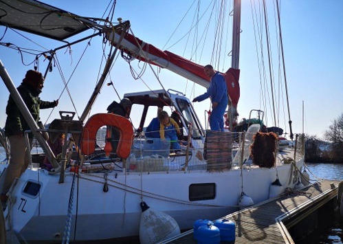 De chapiteau en bateau, pour les deux artistes de cirque, vogue la rencontre