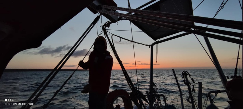 De chapiteau en bateau, pour les deux artistes de cirque, vogue la rencontre