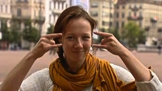 Laurène, journaliste stagiaire, sourde et muette