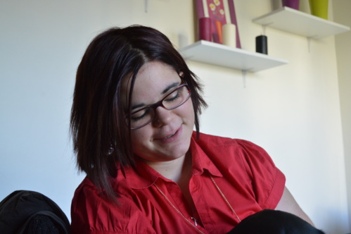 Elle entoure d'affection son chien Lamy, recueilli après la fermeture pour maltraitance d'un refuge de Brest. Elle entoure d'affection son chien Lamy, recueilli après la fermeture pour maltraitance d'un refuge de Brest.