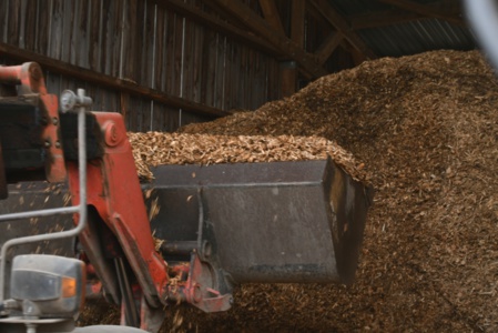 Le bois déchiqueté est utilisé en paillage ou en combustible