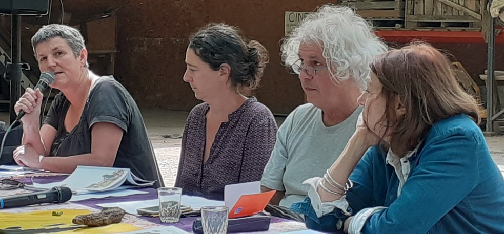 De gauche à droite, Véronique Marcheseau (Confédération Paysanne), Morgane Ody (Via Campesina), Gilles Maréchal animateur du débat (Association Acteur du Monde agricole et Rural), Sylvia Pérez-Victoria, professeur d'économie à l'Université d'Andalousie. De gauche à droite, Véronique Marcheseau (Confédération Paysanne), Morgane Ody (Via Campesina), Gilles Maréchal animateur du débat (Association Acteur du Monde agricole et Rural), Sylvia Pérez-Victoria, professeur d'économie à l'Université d'Andalousie.