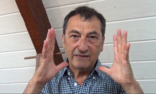 Le conteur Pépito Matéo ouvre sa porte secrète Le conteur Pépito Matéo ouvre sa porte secrète