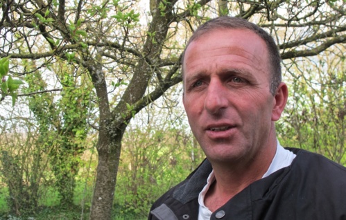 Raed Abou-Youssef lors d'un passage récent chez des amis paysans bretons Raed Abou-Youssef lors d'un passage récent chez des amis paysans bretons