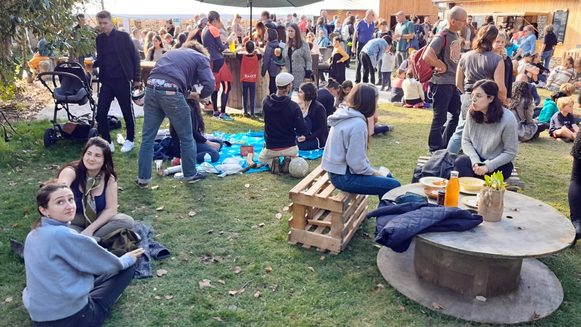 A leur "Basse Cour", musique, plantes et ginguette tissent des liens 