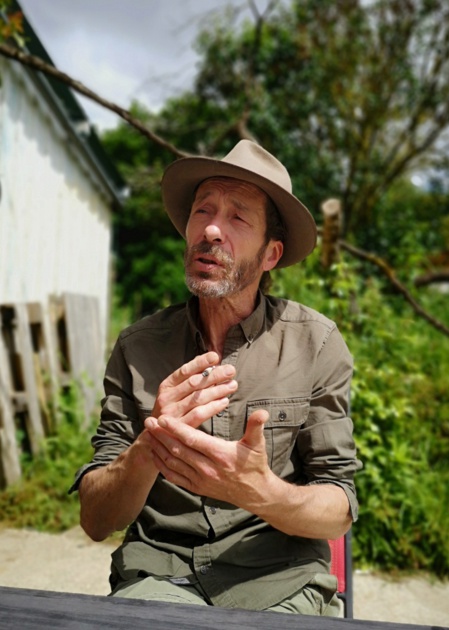 Patrick fait des plantes sauvages des alternatives aux pesticides Patrick fait des plantes sauvages des alternatives aux pesticides