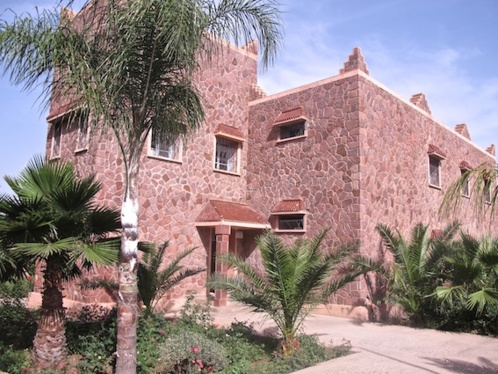 Avec l'internat, jusqu'à 148 adolescentes des villages peuvent aller au collège. Avec l'internat, jusqu'à 148 adolescentes des villages peuvent aller au collège.