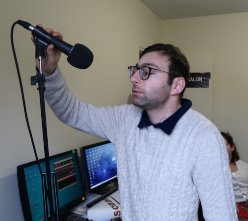 Pour chaque émission, le groupe choisit un thème et se répartit les tâches Pour chaque émission, le groupe choisit un thème et se répartit les tâches