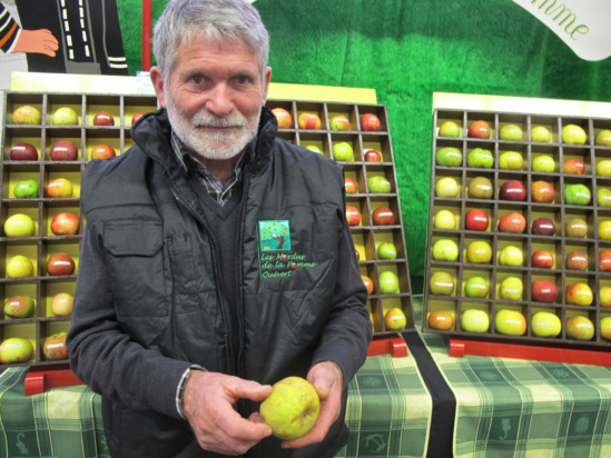 Sur ce « Mordu de la pomme » s'est greffé un fin pomologue Sur ce « Mordu de la pomme » s'est greffé un fin pomologue